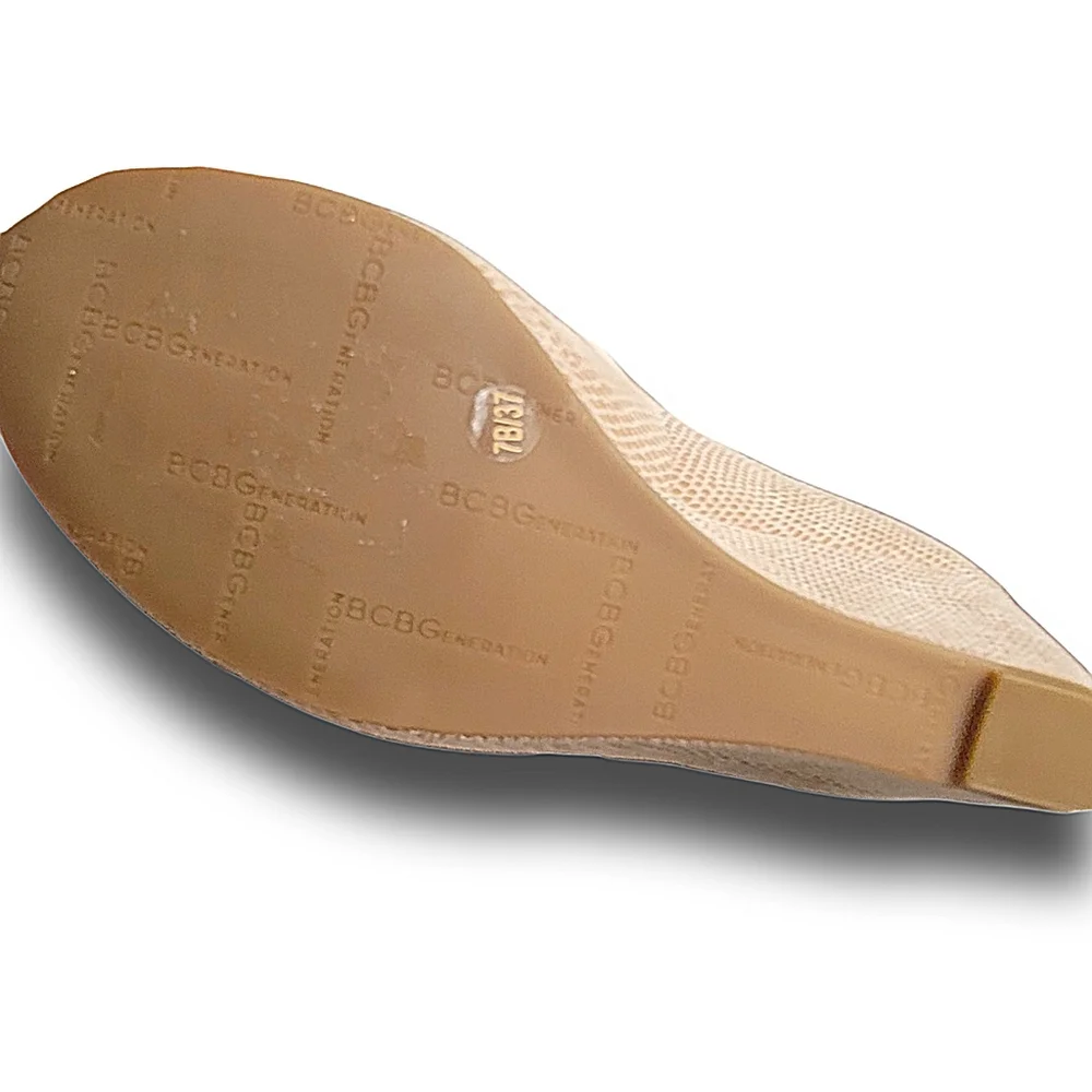 BCBGeneration Tan Beige Snake Embossed Leather Wedge Heel Shoes SZ 7 Round Toe - Picture 7 of 14